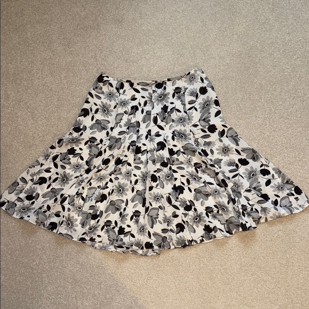 Jones New York Knee-Length Women’s Floral Silk Skirt – Size 6